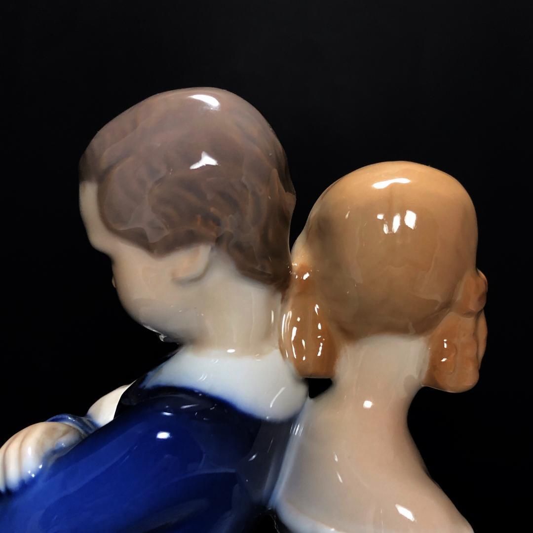 【美品】Royal Copenhagen ロイヤルコペンハーゲン／男の子と女の子 フィギュリン／2372／陶器／マルチカラー