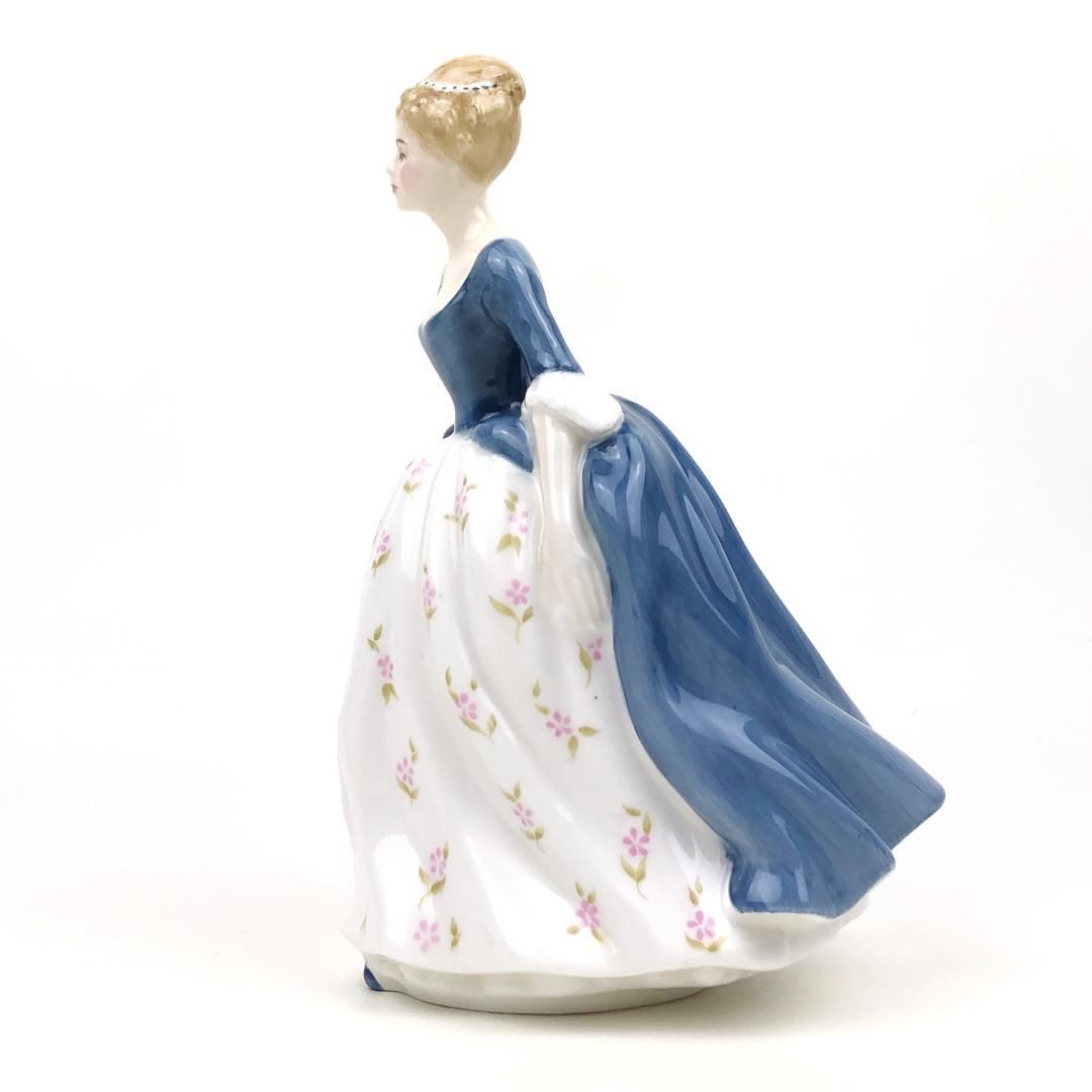 ROYAL DOULTON ロイヤルダルトン／陶器製人形 イギリス製 女性 人形／ボーンチャイナ／マルチカラー