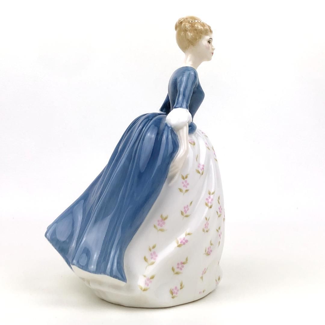 ROYAL DOULTON ロイヤルダルトン／陶器製人形 イギリス製 女性 人形／ボーンチャイナ／マルチカラー