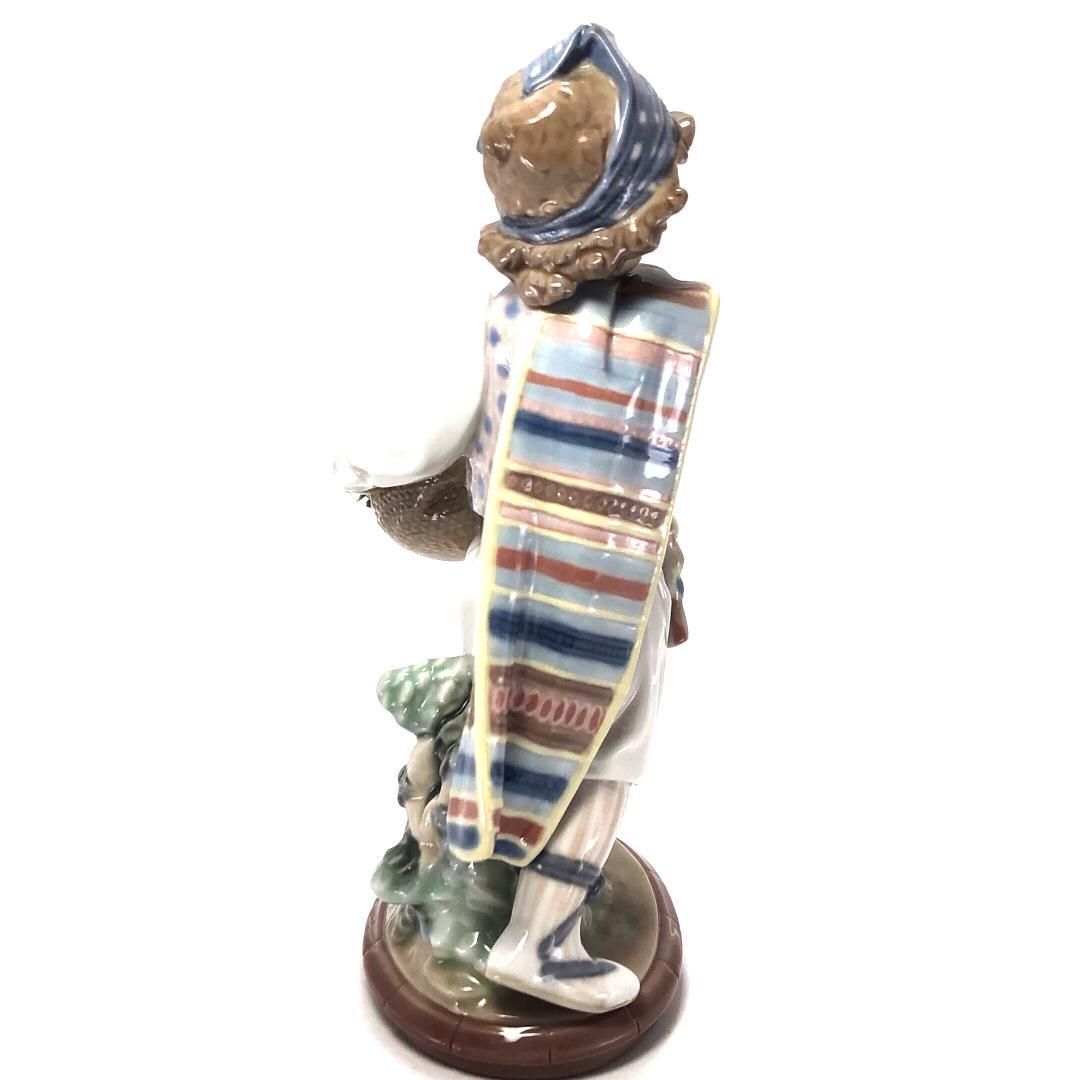 【美品】Lladro リヤドロ／バレンシアの花 ブーケを持つ少年／1526／ポーセリン／マルチカラー